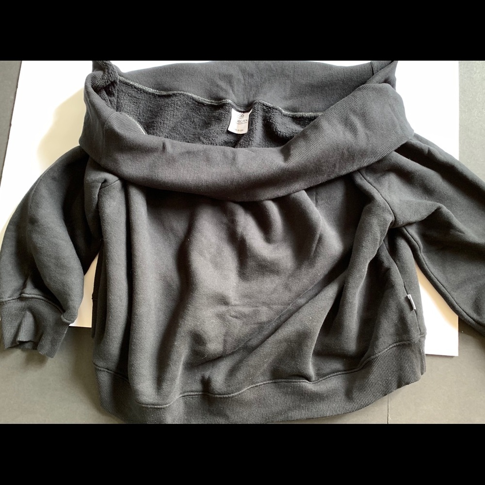 Good American The Cold Shoulder Sweater